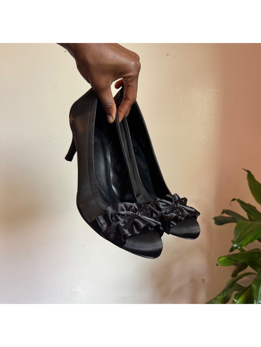 Vigotti coquette Black Satin Ruffle Bow Kitten Heels Size US 11 N